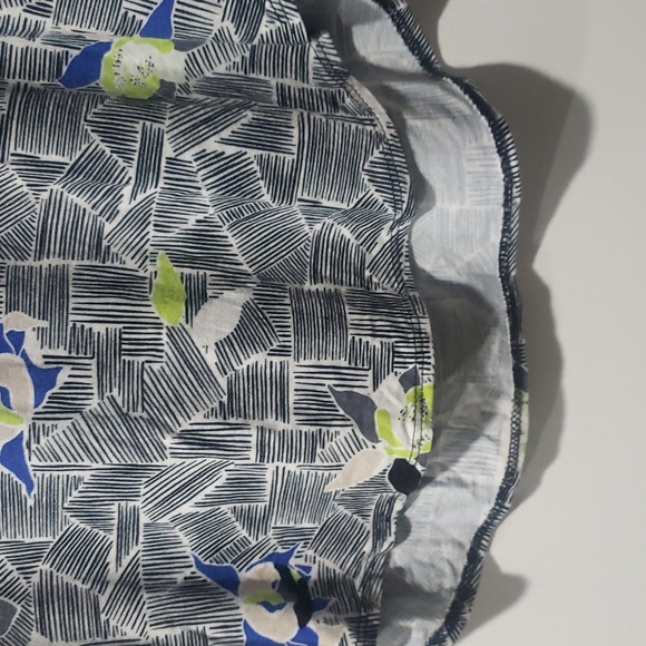 Top - Picture 4 of 9